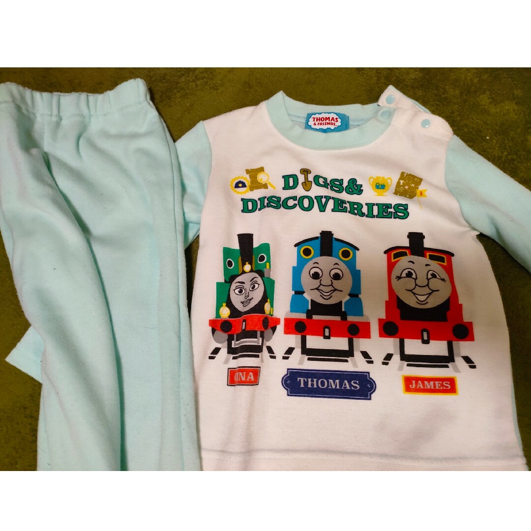 THOMAS(トーマス)の(かときち様専用)トーマス　冬　パジャマ100cm キッズ/ベビー/マタニティのキッズ服男の子用(90cm~)(パジャマ)の商品写真