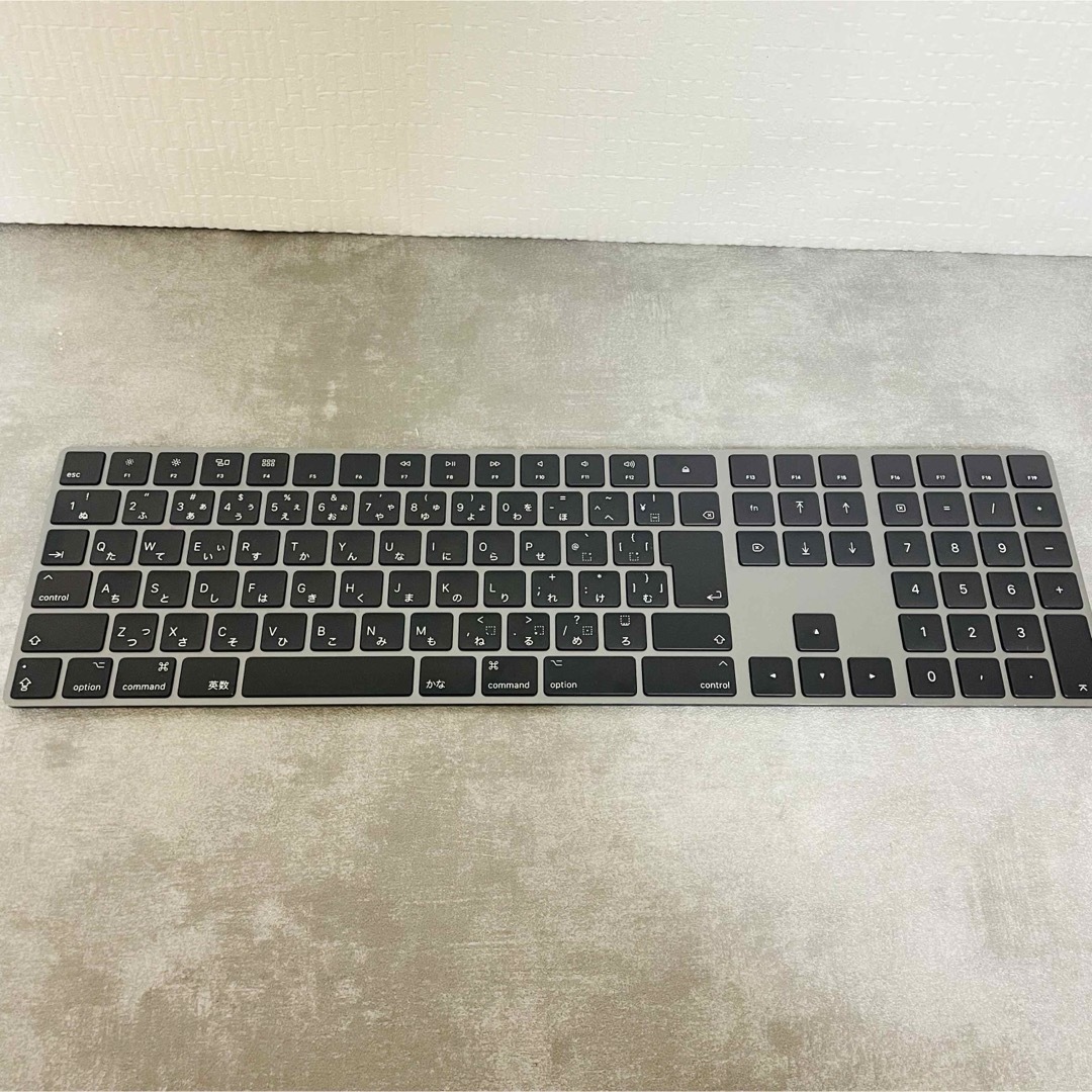 Apple(アップル)の美品Apple MRMH2LL/A Magic Keyboard スペースグレイ スマホ/家電/カメラのPC/タブレット(PC周辺機器)の商品写真