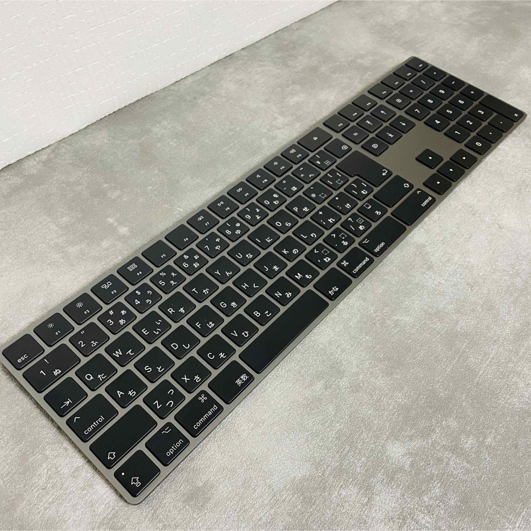 Apple(アップル)の美品Apple MRMH2LL/A Magic Keyboard スペースグレイ スマホ/家電/カメラのPC/タブレット(PC周辺機器)の商品写真