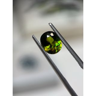 カラーチェンジスフェーン 1.78ct  オーバル(ネックレス)