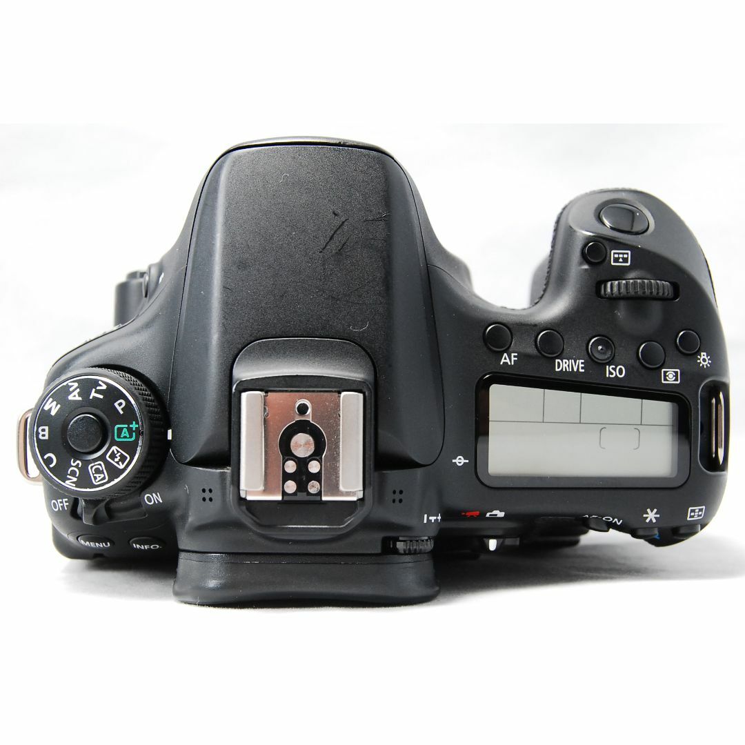 Canon EOS 70D ボディ レンズ付 ≪ショット数8000回≫