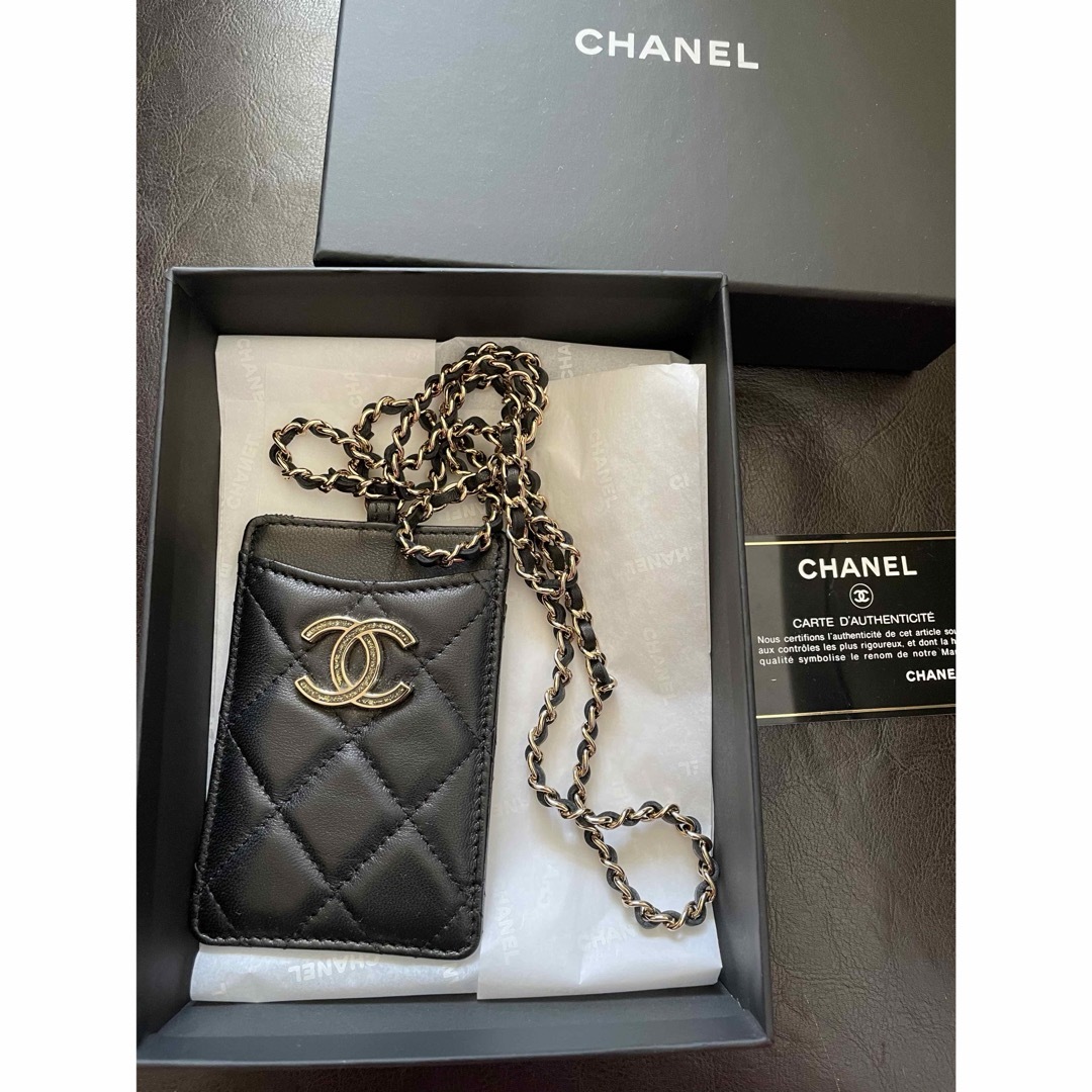 CHANEL イヤーズギフト　クリスマスギフトレディース