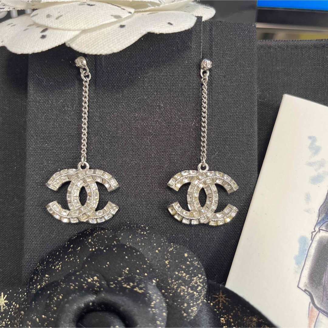 CHANEL - 完売品 シャネル ラインストーン ロング ピアスの通販 CHANEL - 完売品 シャネル ラインストーン ロング ピアスの通販
