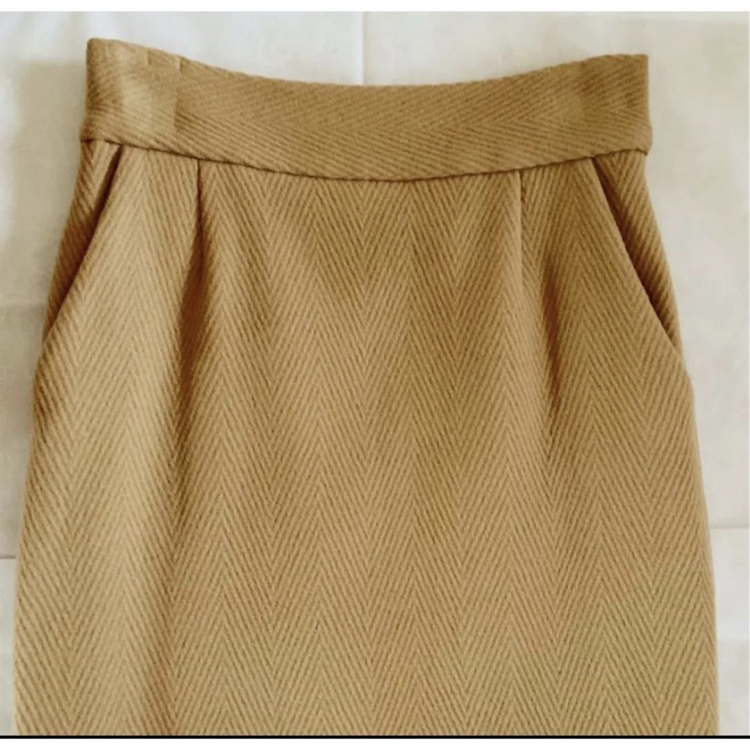 BULSALA ベージュタイトスカート　☆ レディースのスカート(ひざ丈スカート)の商品写真