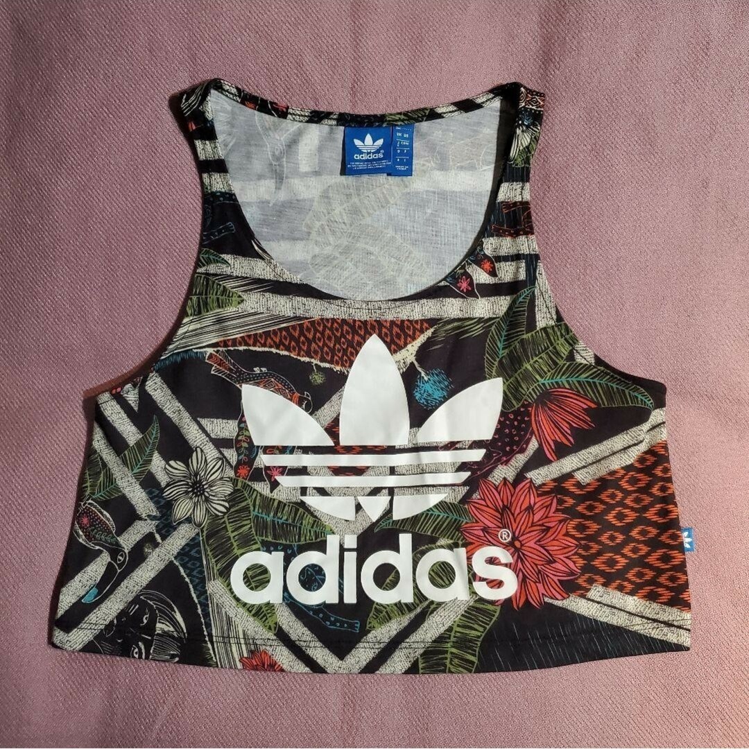 【激レア】adidas ショート タンクトップ スポーツ/アウトドアのトレーニング/エクササイズ(その他)の商品写真