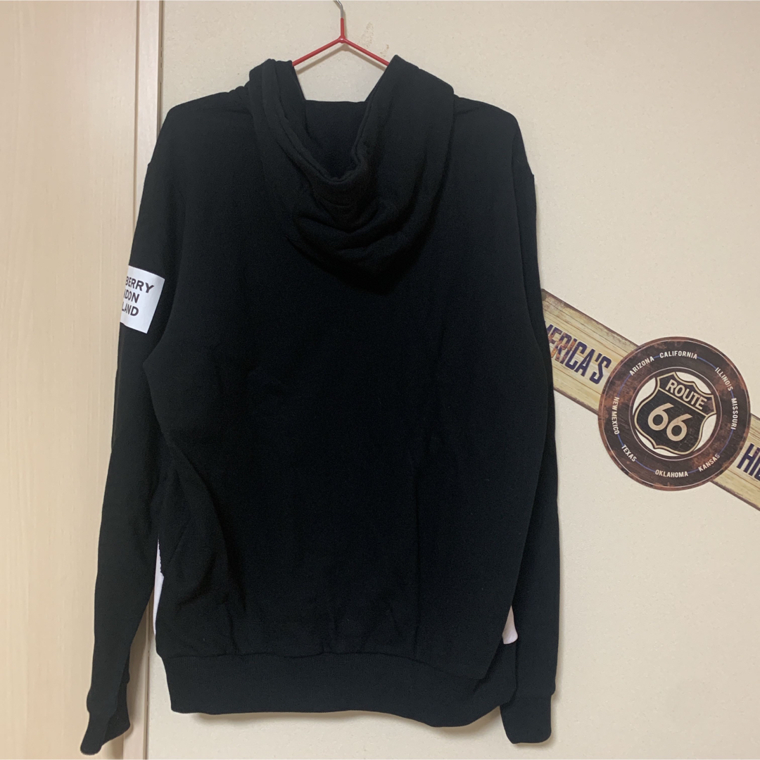 BURBERRY - 【正規品】新品タグ付き Burberry プリントフーディ BURBERRY - 【正規品】新品タグ付き Burberry プリントフーディ