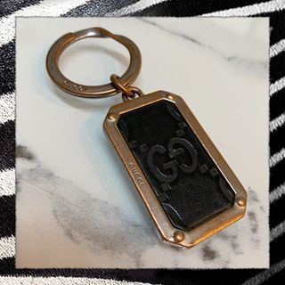 グッチ(Gucci)のGUCCI グッチ　キーホルダー　キーリング　プレート　メタル　レザー(キーホルダー)