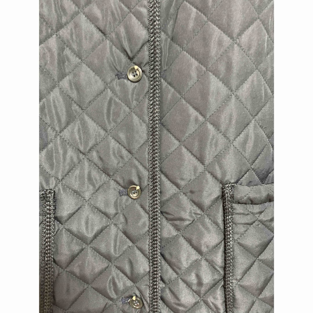AEON(イオン)の未使用　エシーム　春コート　ネイビー　濃紺　キルティングジャケット レディースのジャケット/アウター(ノーカラージャケット)の商品写真
