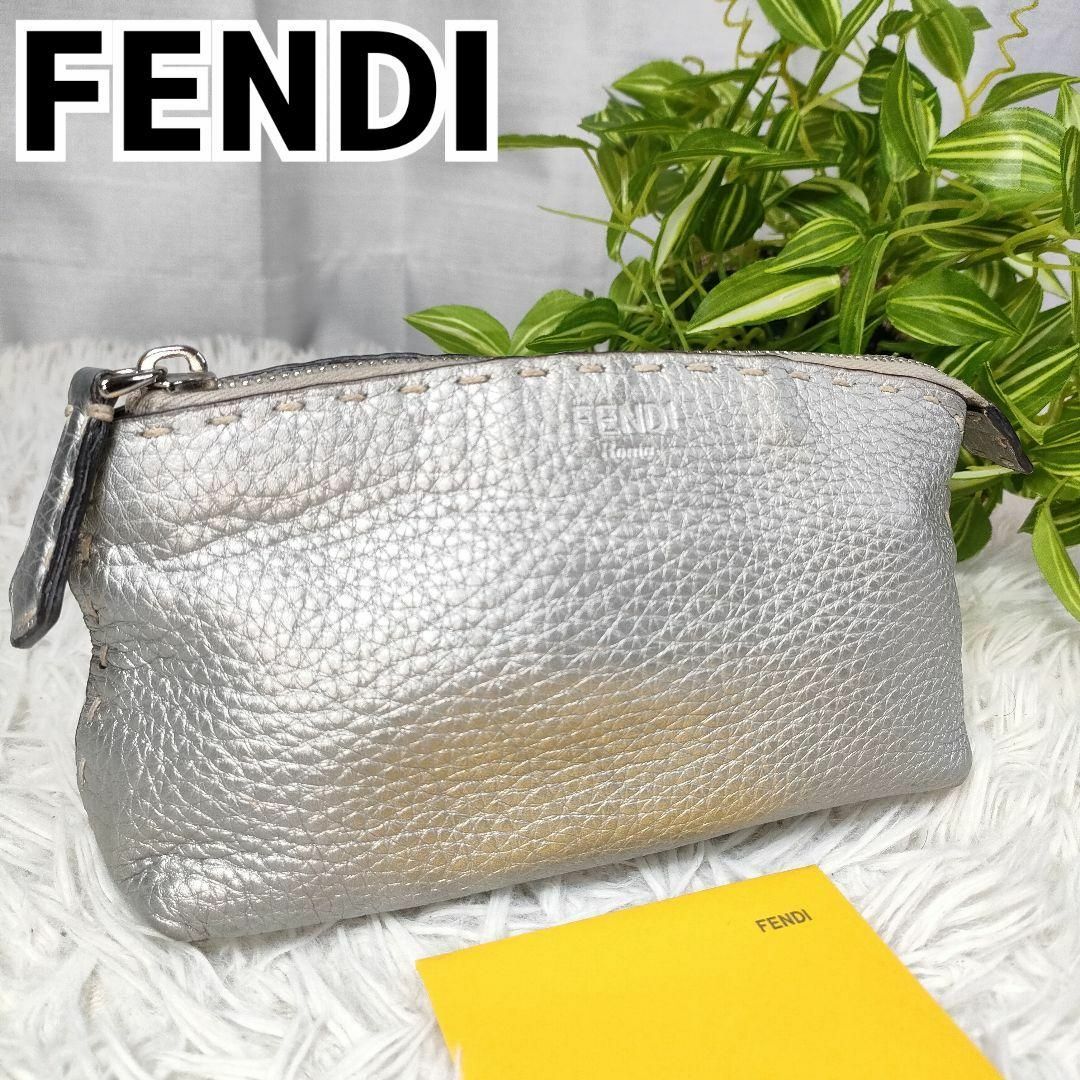 FENDI(フェンディ)のフェンディ ポーチ レザー シルバー ロゴ FENDI 化粧ポーチ 革 銀 、 レディースのファッション小物(ポーチ)の商品写真