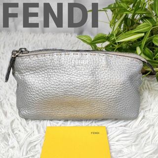 フェンディ(FENDI)のフェンディ ポーチ レザー シルバー ロゴ FENDI 化粧ポーチ 革 銀 、(ポーチ)