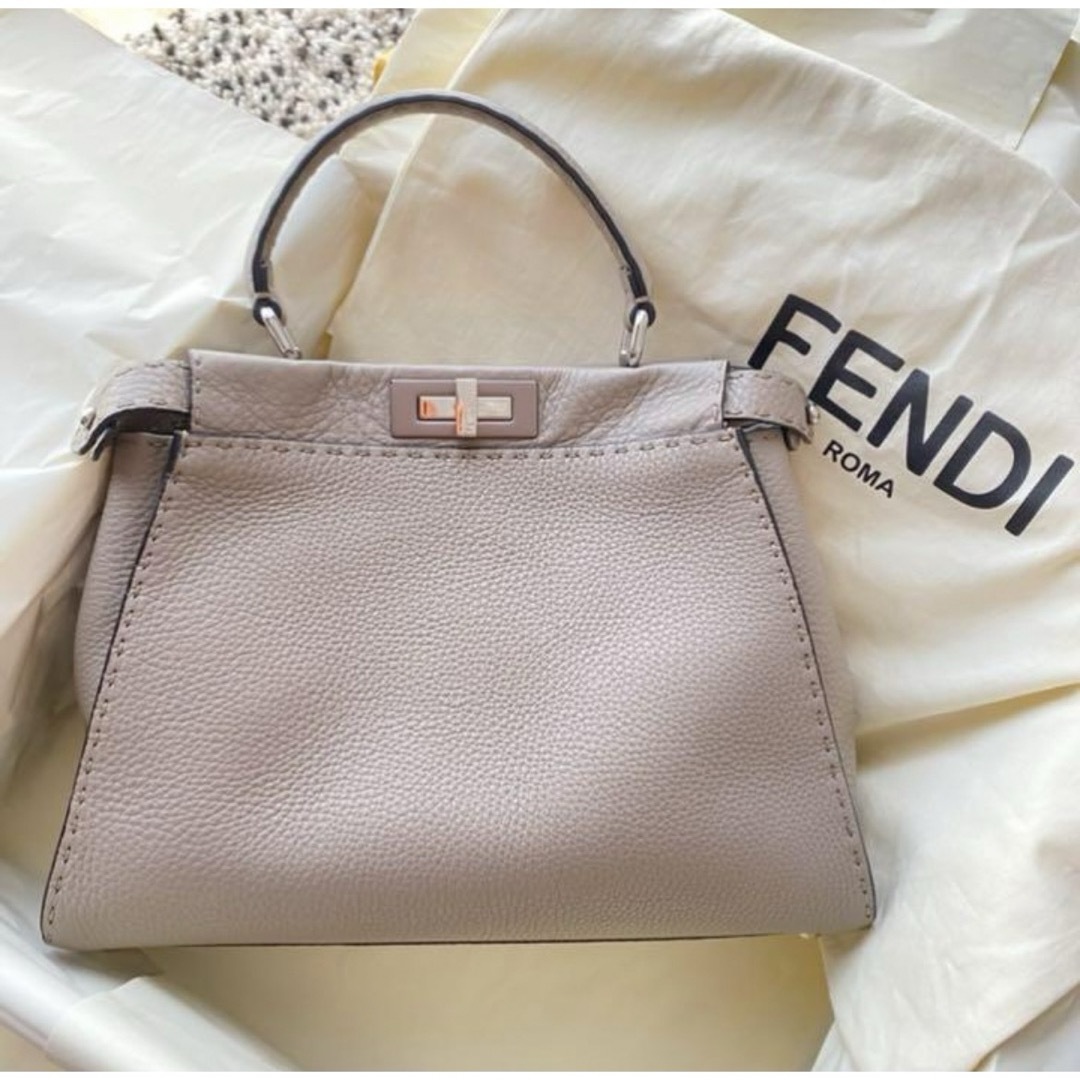 FENDI(フェンディ)のFENDI ピーカブー　セレリア　ミディアム レディースのバッグ(ハンドバッグ)の商品写真