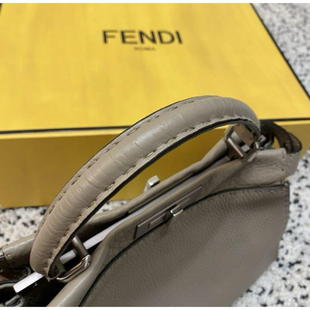 FENDI(フェンディ)のFENDI ピーカブー　セレリア　ミディアム レディースのバッグ(ハンドバッグ)の商品写真