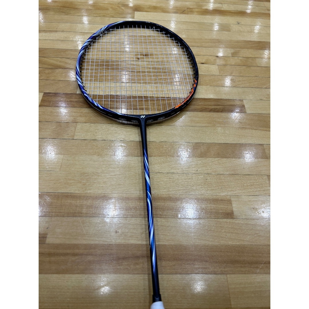 YONEX(ヨネックス)のアストロクス100zz 3U スポーツ/アウトドアのスポーツ/アウトドア その他(バドミントン)の商品写真