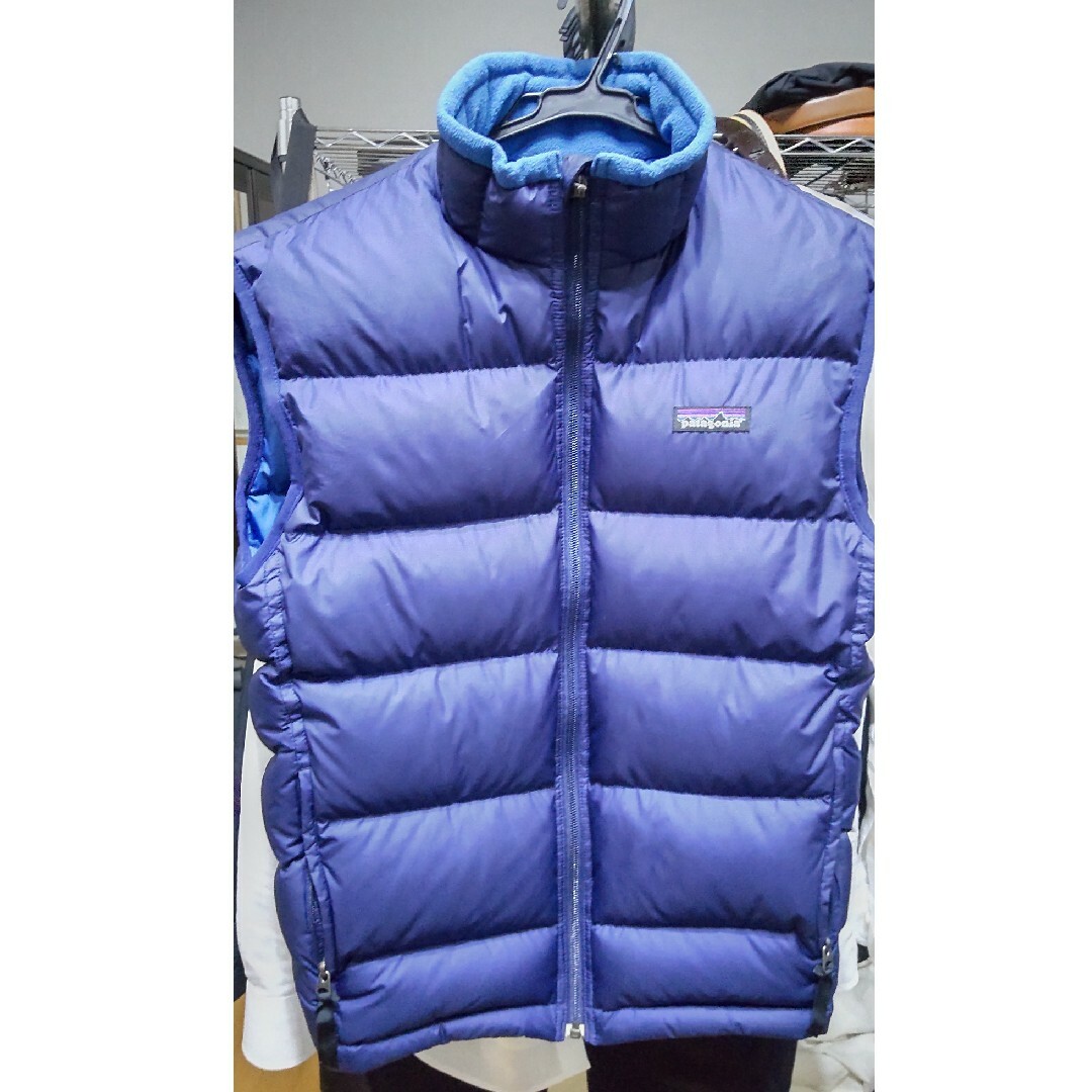 patagonia(パタゴニア)の年始め値下げ　パタゴニア　こども用　ダウン　ベスト キッズ/ベビー/マタニティのキッズ服男の子用(90cm~)(ジャケット/上着)の商品写真