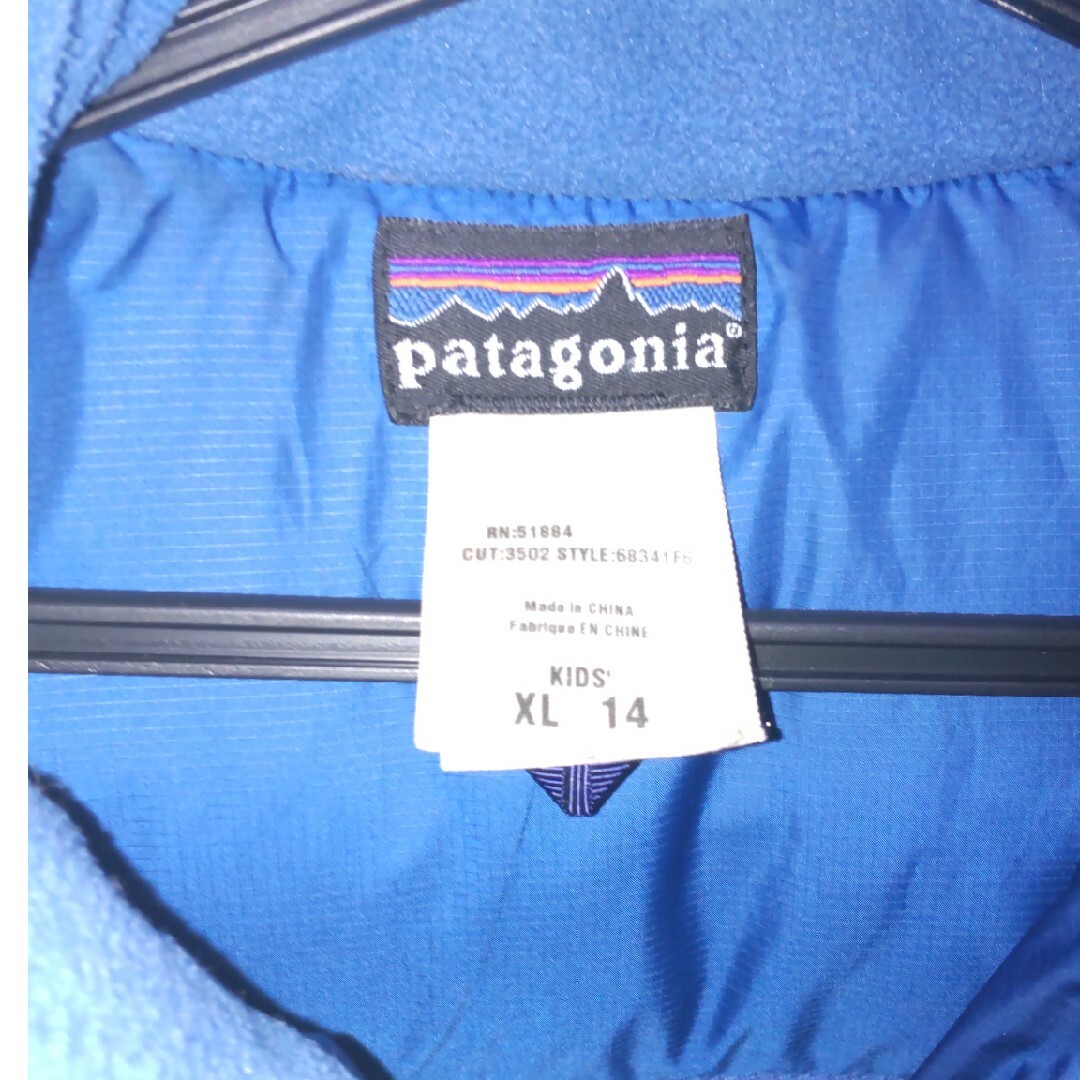 patagonia(パタゴニア)の年始め値下げ　パタゴニア　こども用　ダウン　ベスト キッズ/ベビー/マタニティのキッズ服男の子用(90cm~)(ジャケット/上着)の商品写真