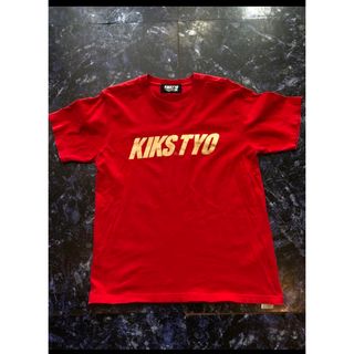 キックスティーワイオー(KIKS TYO)のY キックスティーワイオーKIKSTYO ロゴプリント　トップス半袖Tシャツ　赤(Tシャツ/カットソー(半袖/袖なし))