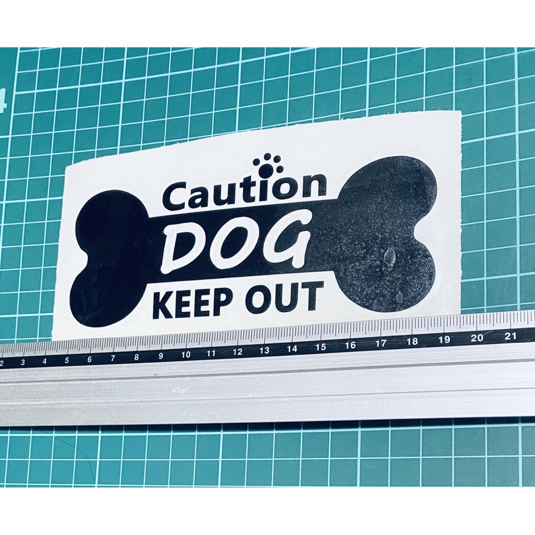 caution!dog keep outステッカー（色変更可能）アメリカン エンタメ/ホビーのアート用品(その他)の商品写真