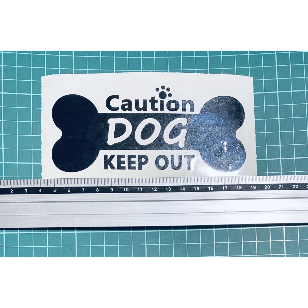 caution!dog keep outステッカー（色変更可能）アメリカン エンタメ/ホビーのアート用品(その他)の商品写真