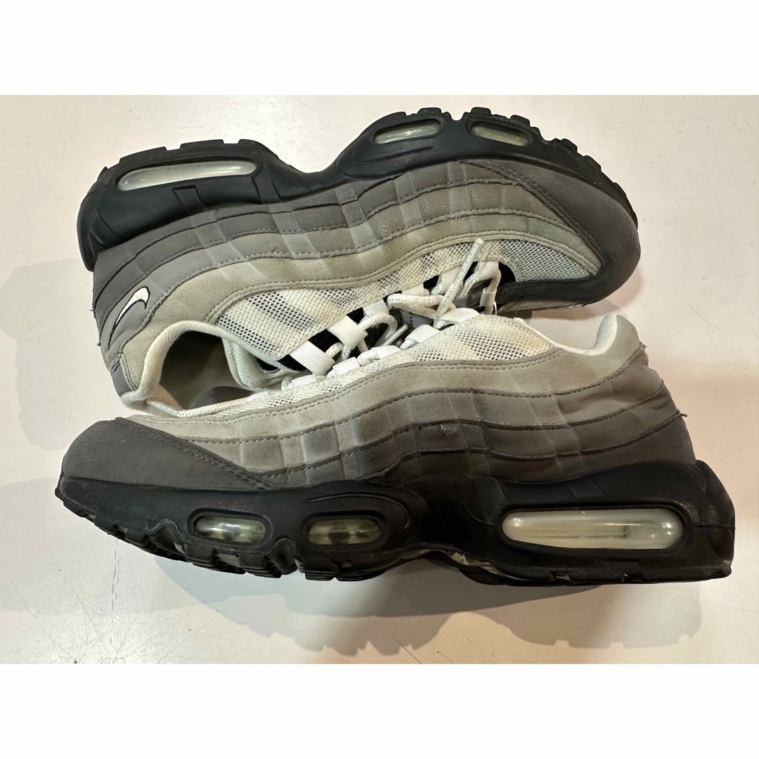 NIKE(ナイキ)のNIKE AIR MAX 95 OG グレーグラデ US8.5 メンズの靴/シューズ(スニーカー)の商品写真