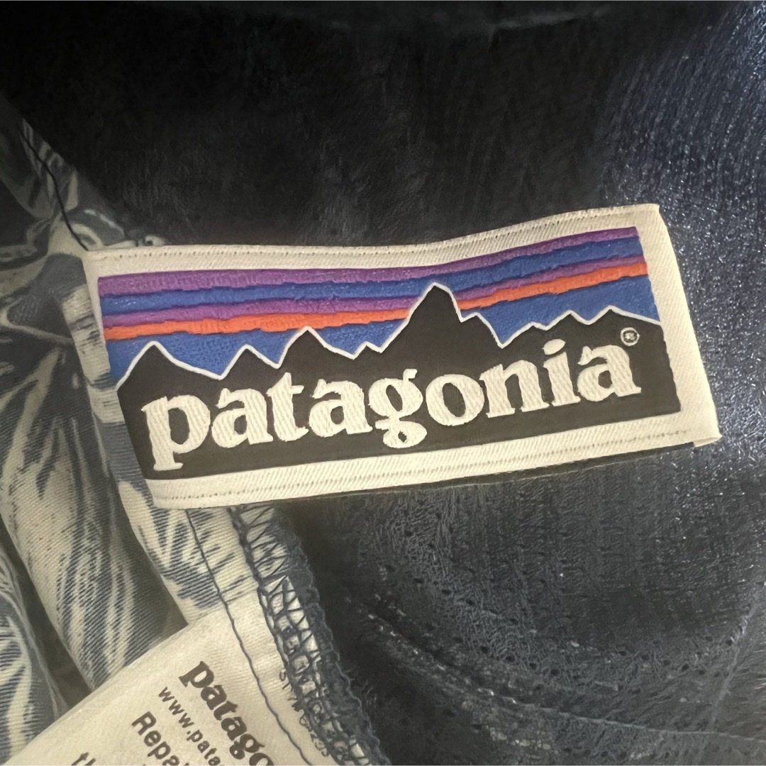 patagonia(パタゴニア)の【美品】Patagonia パタゴニア　総柄　バギーズジャケット　サイズXXL レディースのジャケット/アウター(ナイロンジャケット)の商品写真