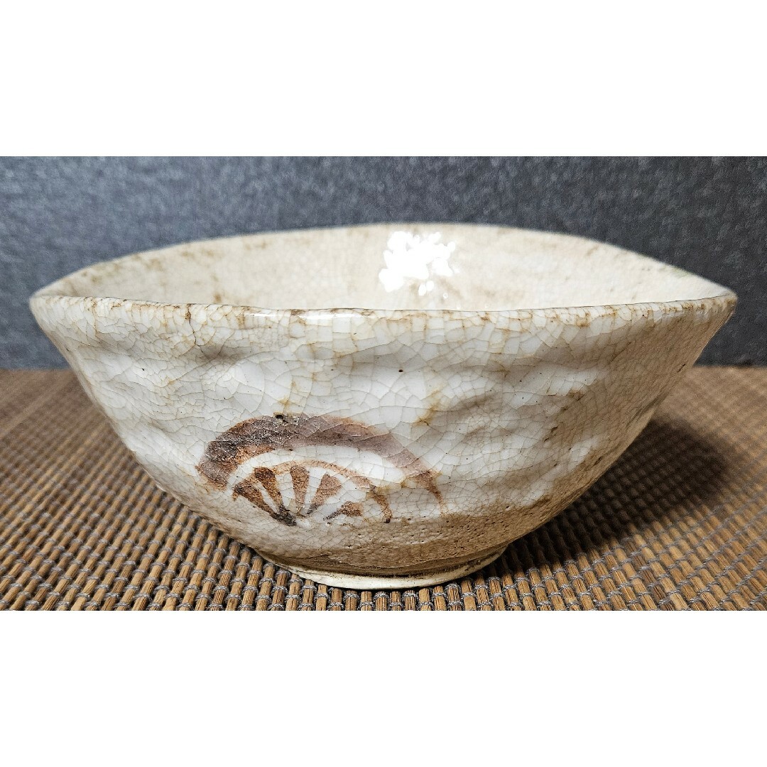 瀬戸美濃 赤津焼 古山窯 古山印 絵志野 水車の図 大振り 沓茶碗 瀬戸美濃 赤津焼 古山窯 古山印 絵志野 水車の図 大振り 沓茶碗