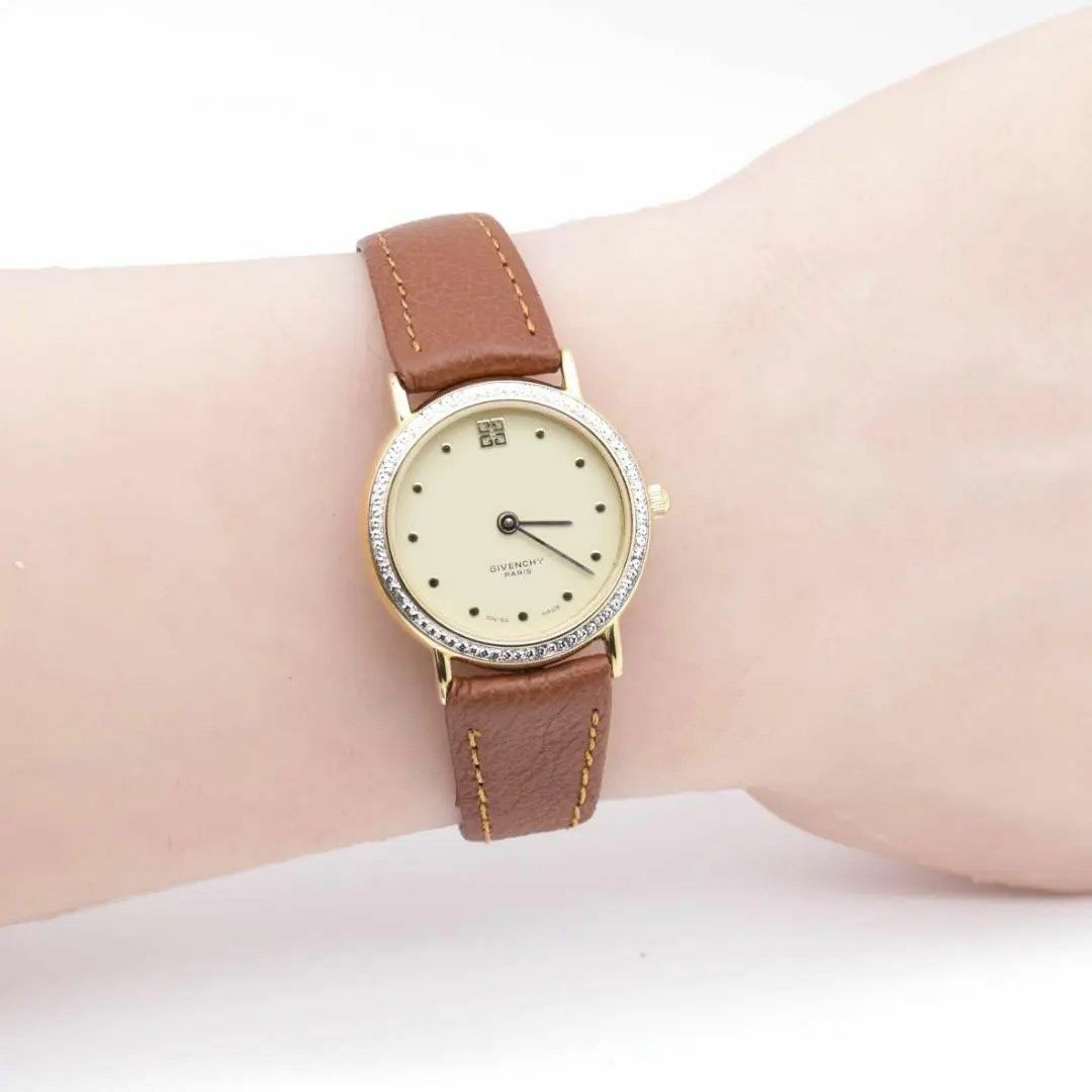 GIVENCHY(ジバンシィ)の《希少》GIVENCHY 腕時計 ゴールド ストーンベゼル ヴィンテージ w レディースのファッション小物(腕時計)の商品写真