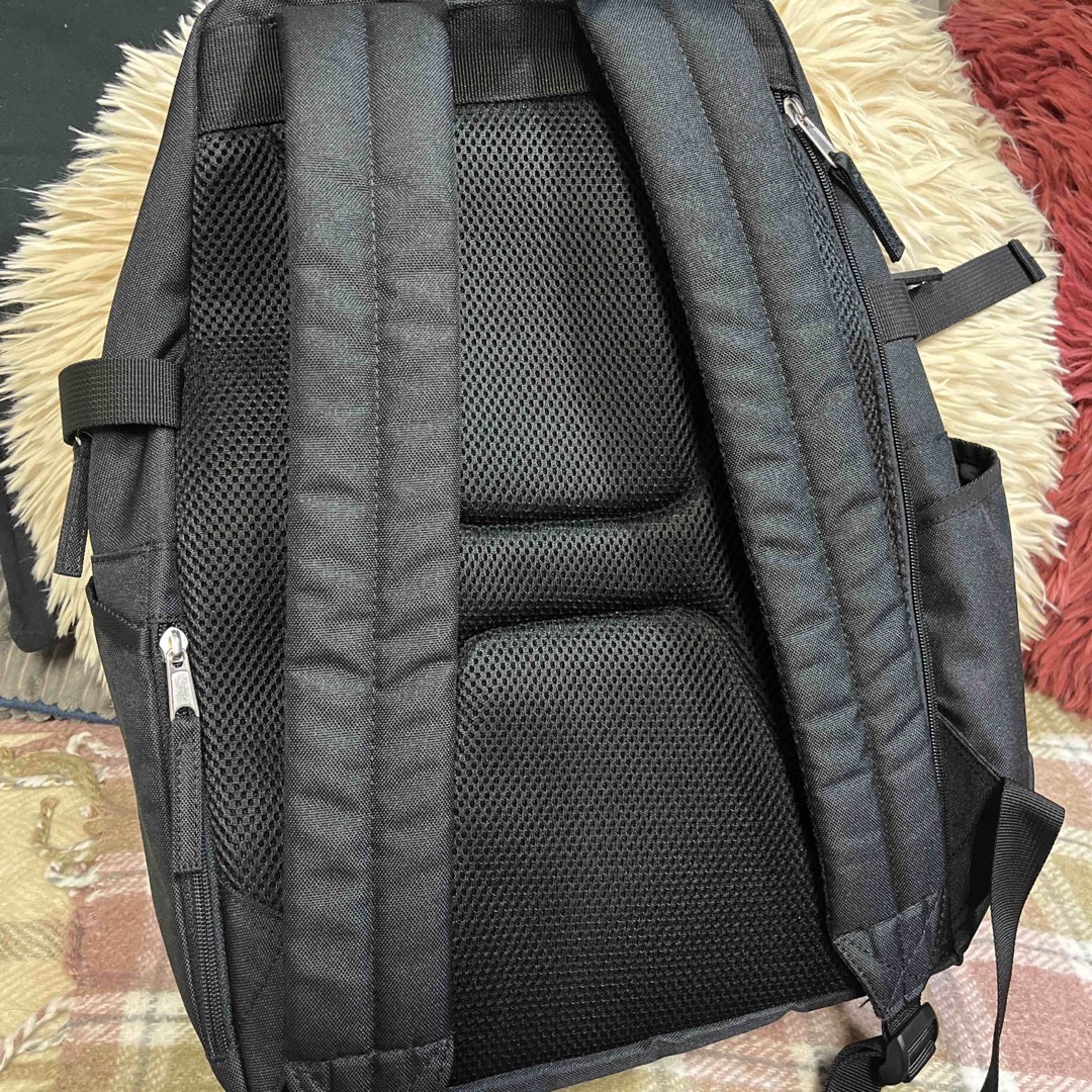 Lee(リー)の新品同様　LEE trillion リュック 22L  ゴールド メンズのバッグ(バッグパック/リュック)の商品写真