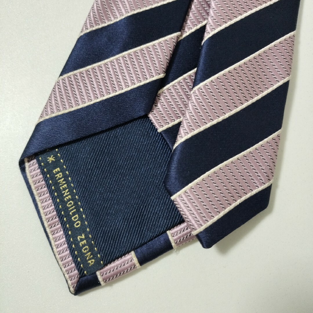 Ermenegildo Zegna(エルメネジルドゼニア)のエルメネジルド ゼニア レジメンタルタイ ネクタイ ネイビー×ピンク 美品 メンズのファッション小物(ネクタイ)の商品写真