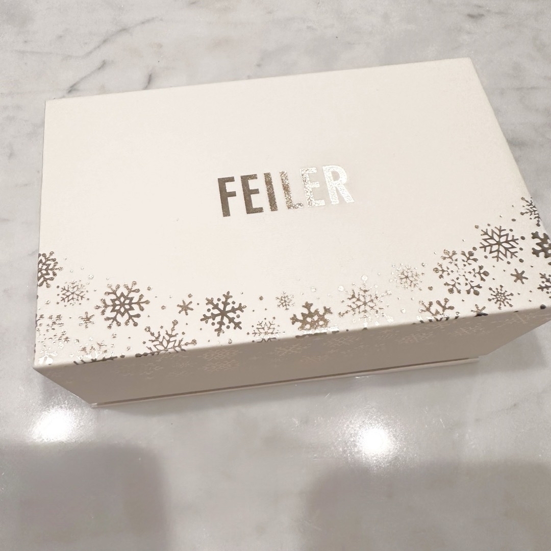 FEILER(フェイラー)の新品FEILERハイジ柄フェイラークリスマスセット🎄ハンカチとスノードーム レディースのファッション小物(ハンカチ)の商品写真