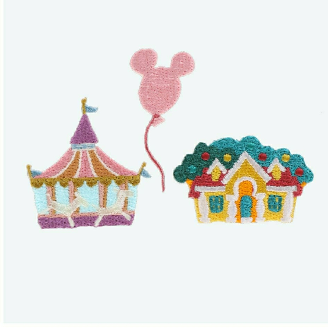Disney(ディズニー)のディズニーリゾート ワッペン キャッスルカルーセル ミッキーの家 エンタメ/ホビーのおもちゃ/ぬいぐるみ(キャラクターグッズ)の商品写真