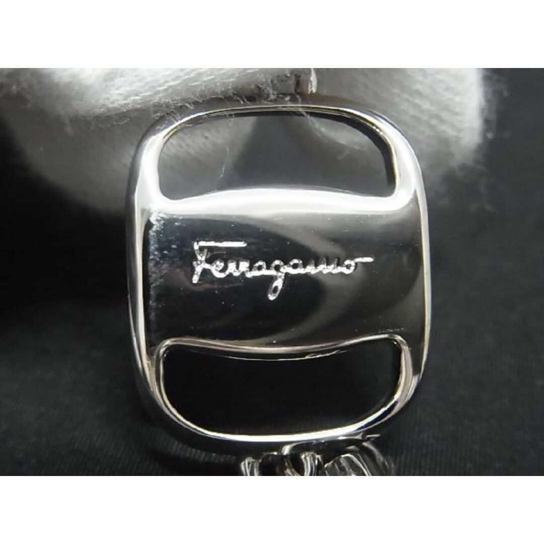 Salvatore Ferragamo(サルヴァトーレフェラガモ)の■新品■未使用■ Salvatore Ferragamo フェラガモ ヴァラ ストラップ キーホルダー チャーム シルバー系 AS4812  メンズのファッション小物(その他)の商品写真