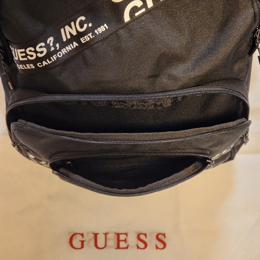 GUESS(ゲス)の新品 未使用 GUESS ゲス リュックサック デイパック ブラック  袋付 レディースのバッグ(リュック/バックパック)の商品写真