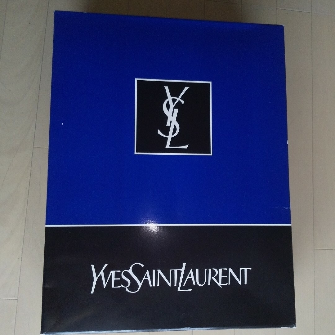Yves Saint Laurent(イヴサンローラン)のキルトこたつ上掛けマルチカバー インテリア/住まい/日用品の机/テーブル(こたつ)の商品写真
