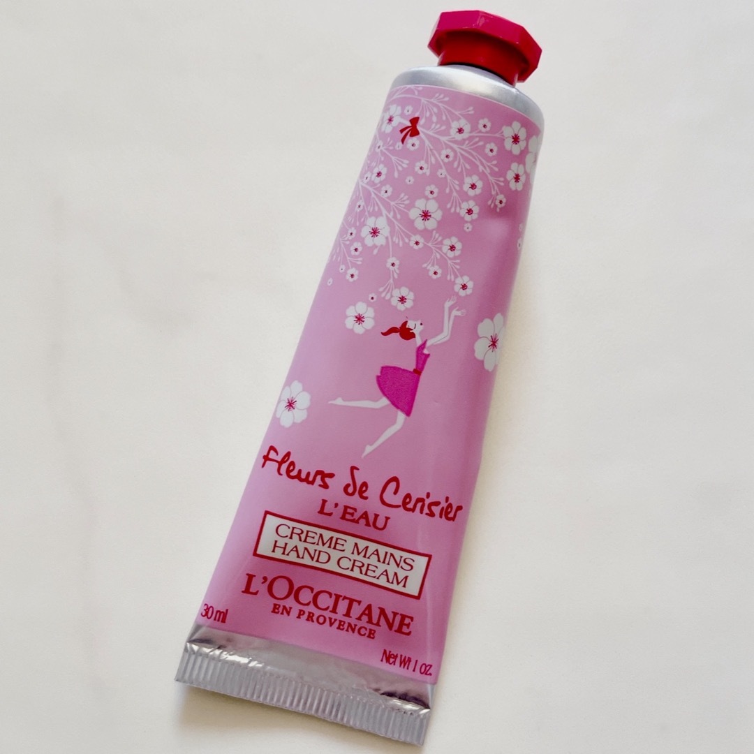 L'OCCITANE(ロクシタン)のロクシタン  チェリーリボン ハンドクリーム 30ml【新品未開封】 コスメ/美容のボディケア(ハンドクリーム)の商品写真