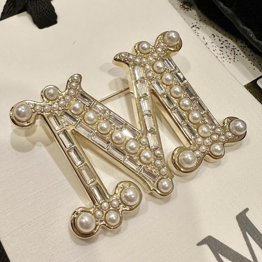 MaxMara マックスマーラ M ロゴ ブローチ パール ゴールド クリスタル MaxMara マックスマーラ M ロゴ ブローチ パール ゴールド クリスタル