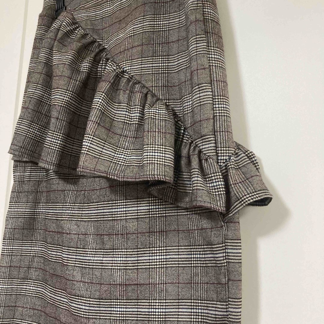 merlot(メルロー)のメルロー フリルタイトスカート  レディースのスカート(ひざ丈スカート)の商品写真