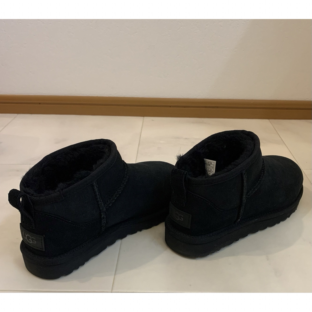UGG(アグ)のSBI⭐︎0220様専用　UGG クラシック ウルトラ ミニ　ブラック レディースの靴/シューズ(ブーツ)の商品写真