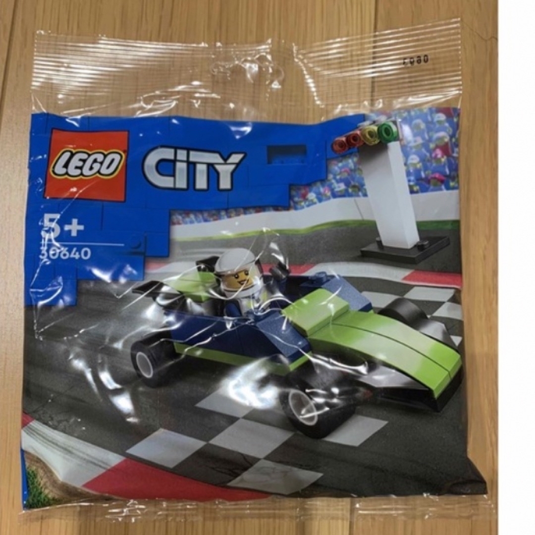 Lego(レゴ)の年内処分！duplo LEGO ＆　LEGO CITY非売品付 キッズ/ベビー/マタニティのおもちゃ(積み木/ブロック)の商品写真