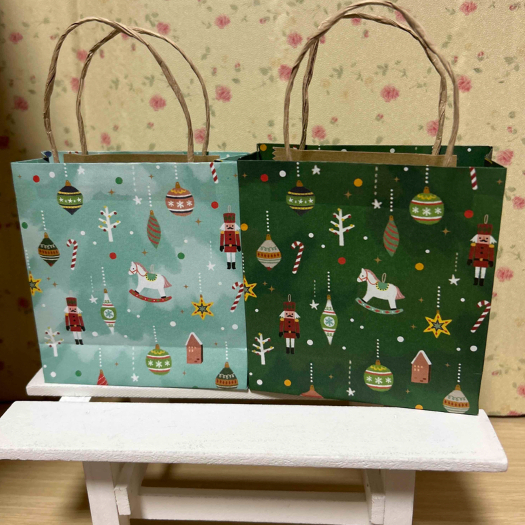 ミニ紙袋　ハンドメイド　クリスマス ハンドメイドの文具/ステーショナリー(カード/レター/ラッピング)の商品写真