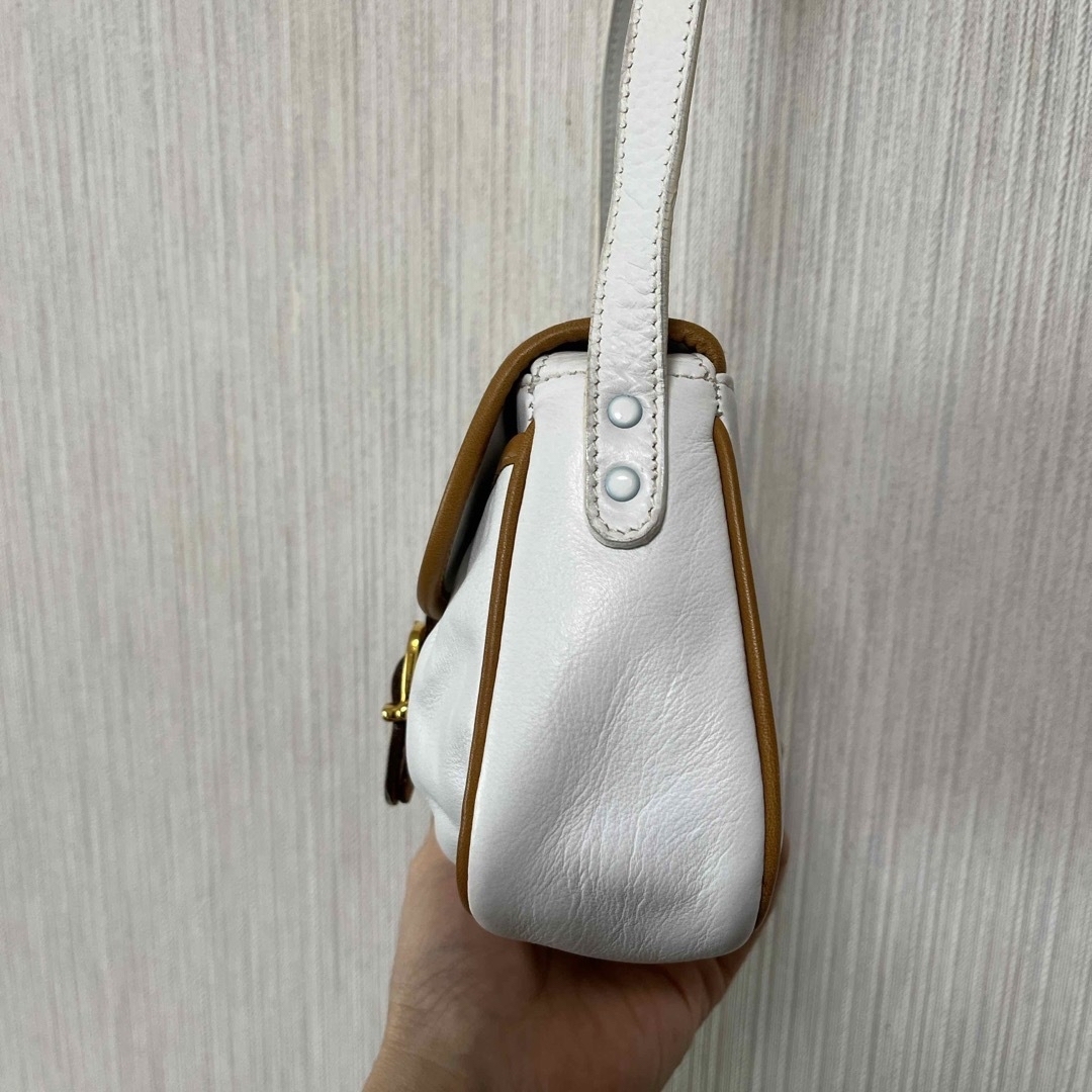 celine(セリーヌ)の美品・セリーヌショルダーバック・白 レディースのバッグ(ショルダーバッグ)の商品写真