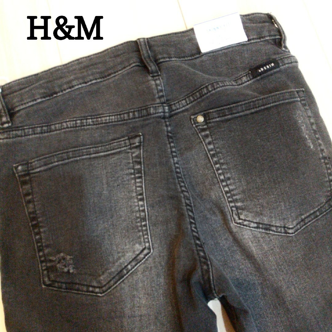 H&M(エイチアンドエム)の匿名配送 新品 H&M 黒色 クラッシュ デニム 長ズボン ボトムス 150cm キッズ/ベビー/マタニティのキッズ服男の子用(90cm~)(パンツ/スパッツ)の商品写真