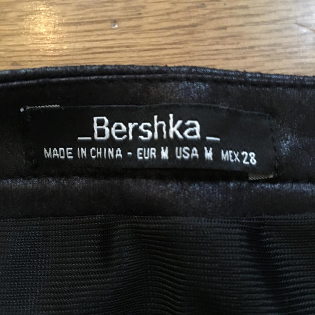 Bershka(ベルシュカ)のフェイクスゥエードのミニスカ レディースのスカート(ミニスカート)の商品写真