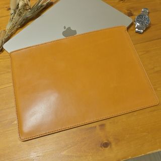 レザー MacBook ケース 13インチ / キャメル(PC周辺機器)