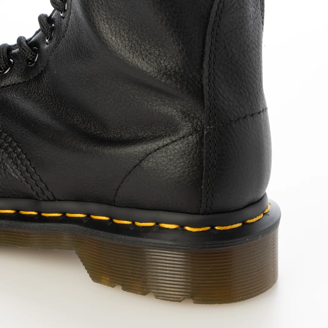 Dr.Martens(ドクターマーチン)の人気　数限定　ドクターマーチン 1B60 20ホール ロングブーツ UK4 23 レディースの靴/シューズ(ブーツ)の商品写真