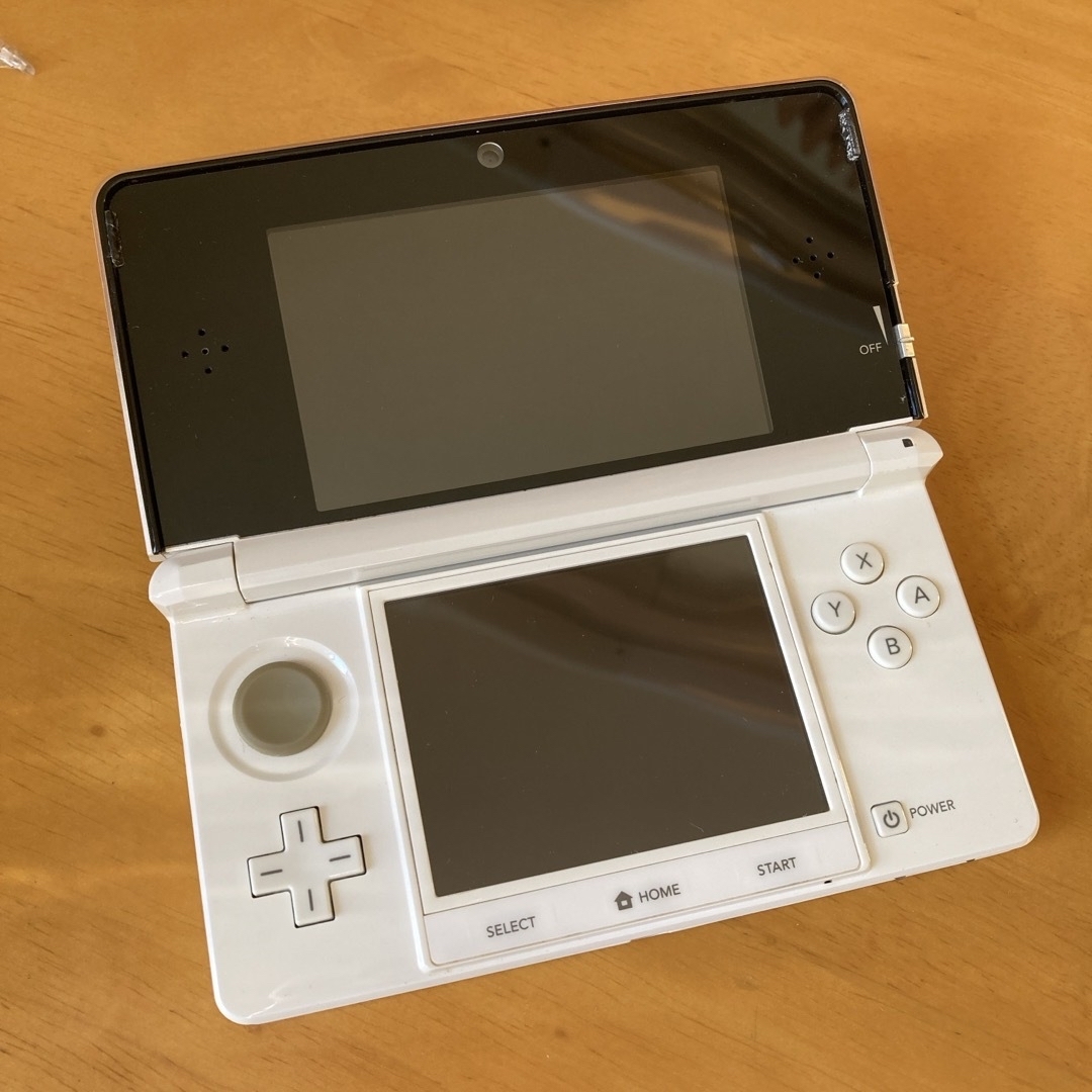 ニンテンドー3DS(ニンテンドー3DS)のニンテンドー3DS （ホワイト） エンタメ/ホビーのゲームソフト/ゲーム機本体(携帯用ゲーム機本体)の商品写真