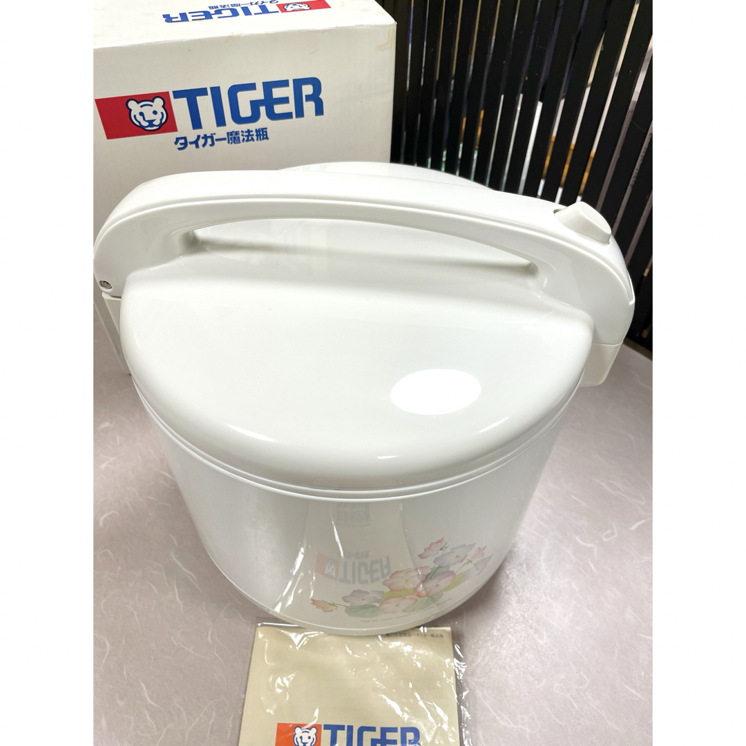 TIGER(タイガー)の0797 展示品❗️レトロ❗️希少品❗️1升/1.8L保温ジャー電子ジャー スマホ/家電/カメラの調理家電(調理機器)の商品写真