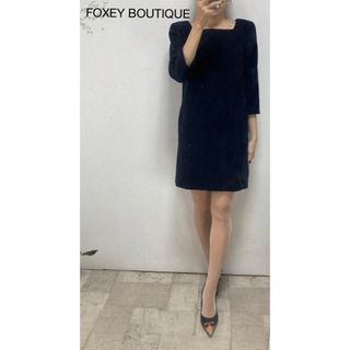 フォクシーブティック(FOXEY BOUTIQUE)のまぁ美品フォクシーブティックラインストーン付ネイビーワンピース38／セレモニー(ひざ丈ワンピース)