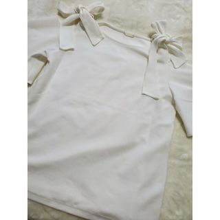 ジーユー(GU)のGU  ホワイトカットソー Sサイズ(Tシャツ(半袖/袖なし))