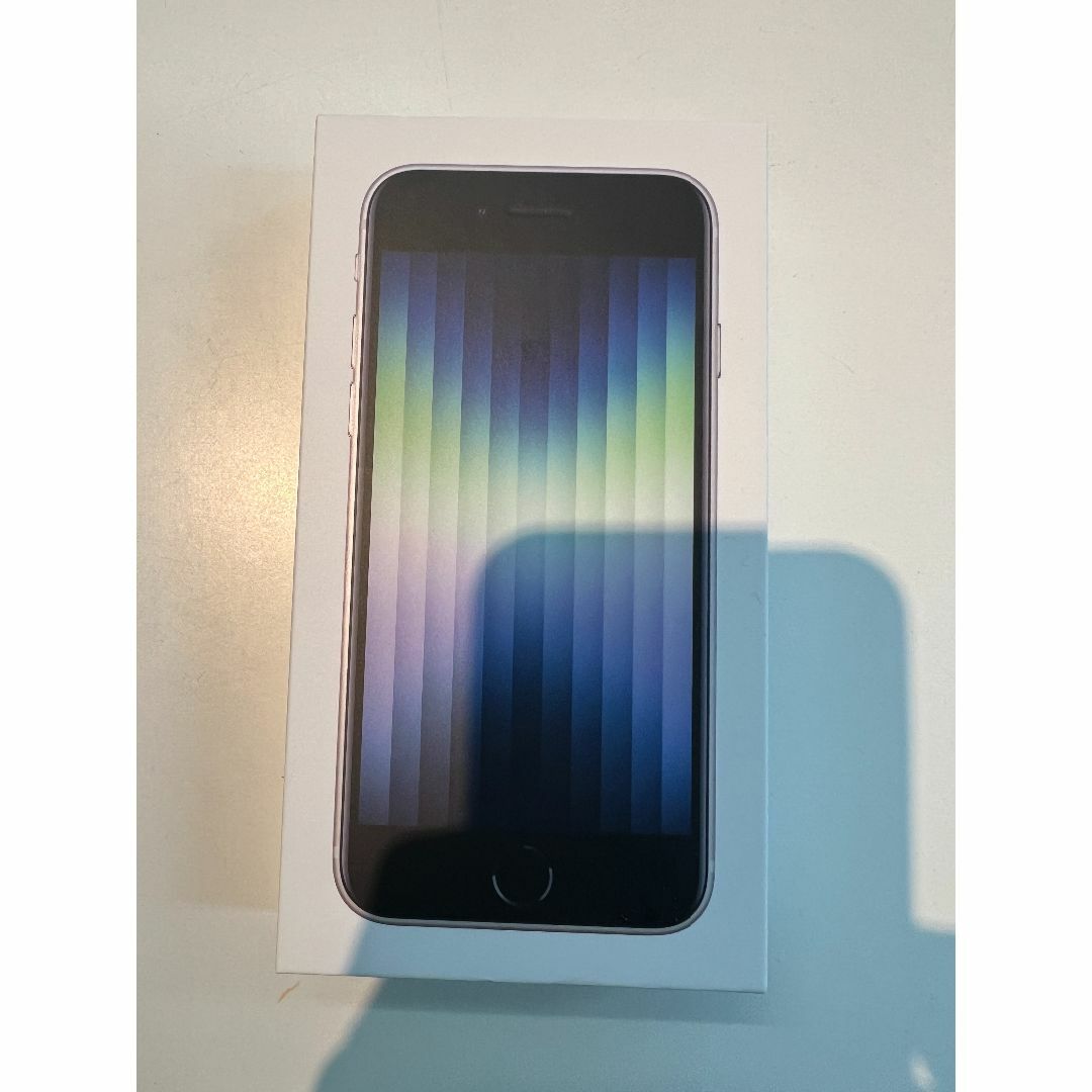 Apple(アップル)の新品未開封品 SIMフリー iphone SE3 64GB スマホ/家電/カメラのスマートフォン/携帯電話(スマートフォン本体)の商品写真
