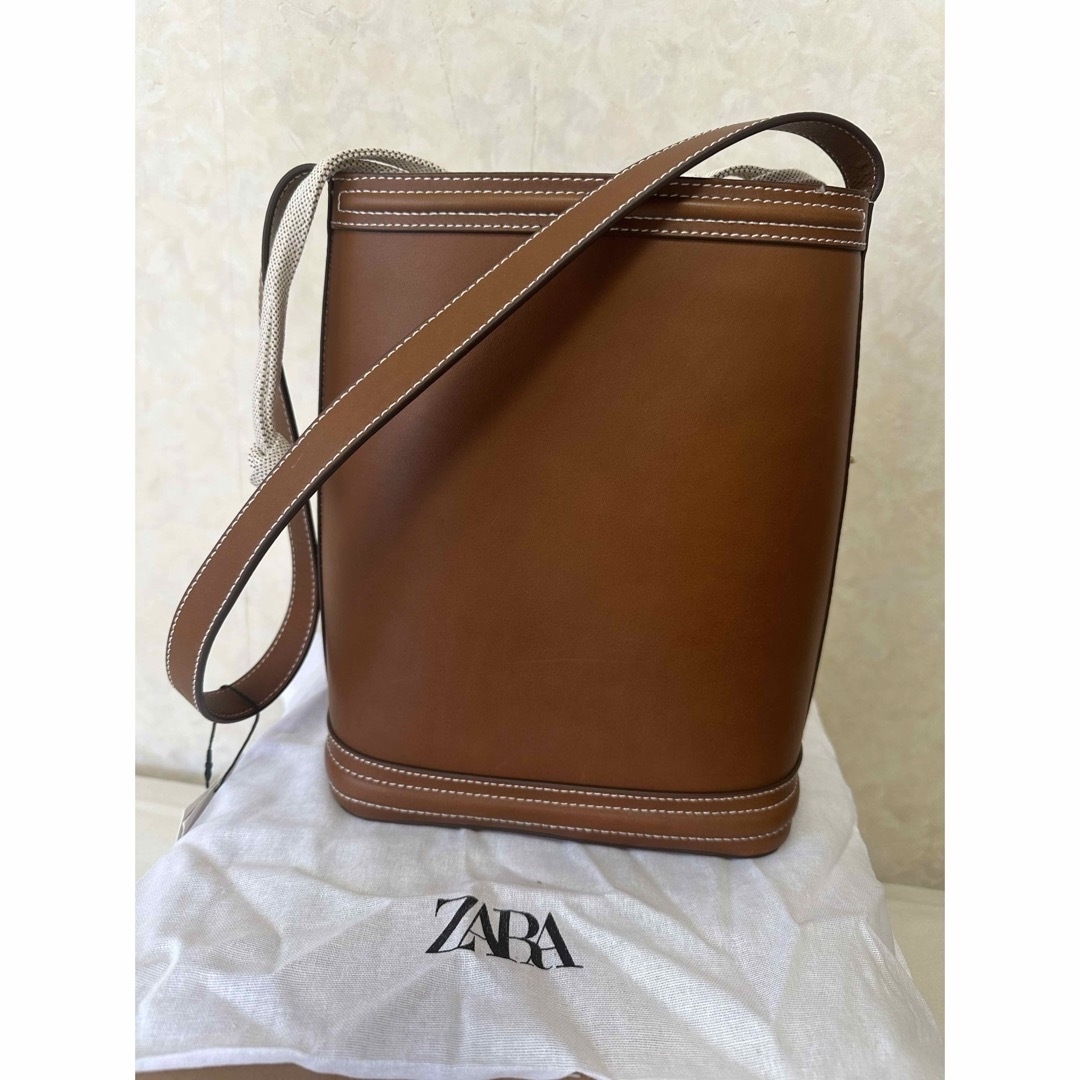 ZARA(ザラ)のZARA リアルレザー ショルダーバッグ ブラウン 本革 ファブリック付き レディースのバッグ(ショルダーバッグ)の商品写真